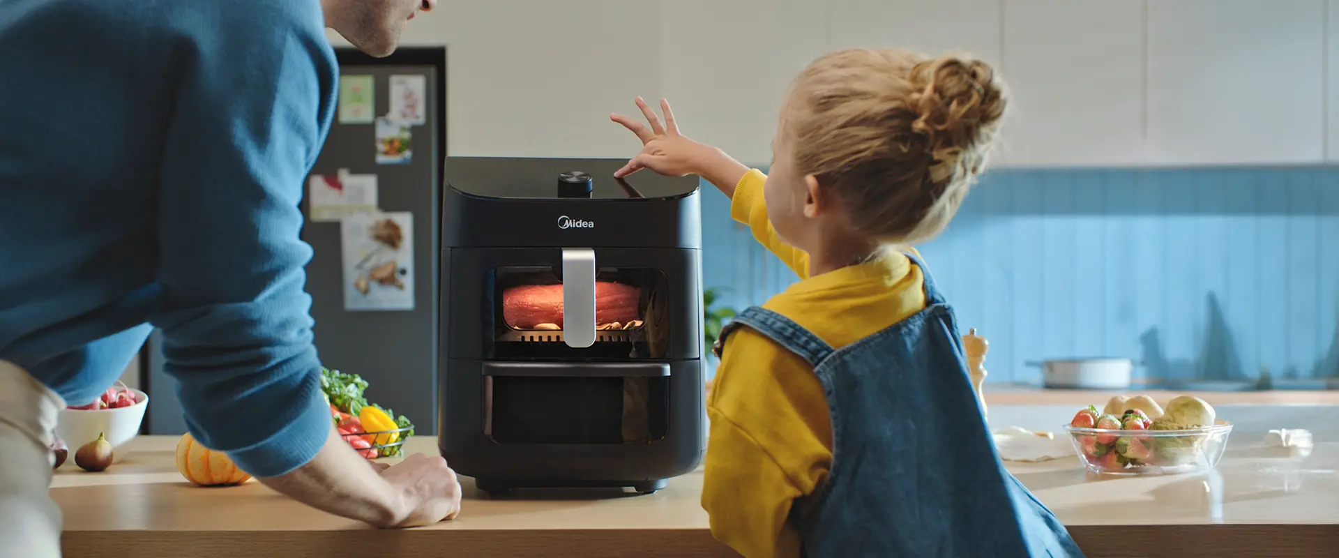 Midea-SDA-Two-Zone-Air-Fryer-MF-CY110A-scene-image-1-1920x800-new